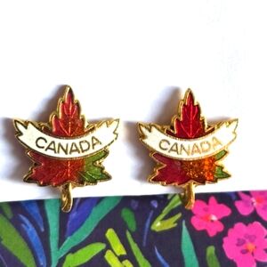 Vintage Canada earrings maple leaf screwback gold tone enamel Canadian